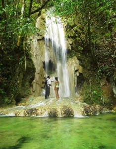 lascuevas-waterfall-belize  